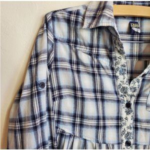 Free People Size 2 blue plaid button down babydoll shirt with floral detail XS